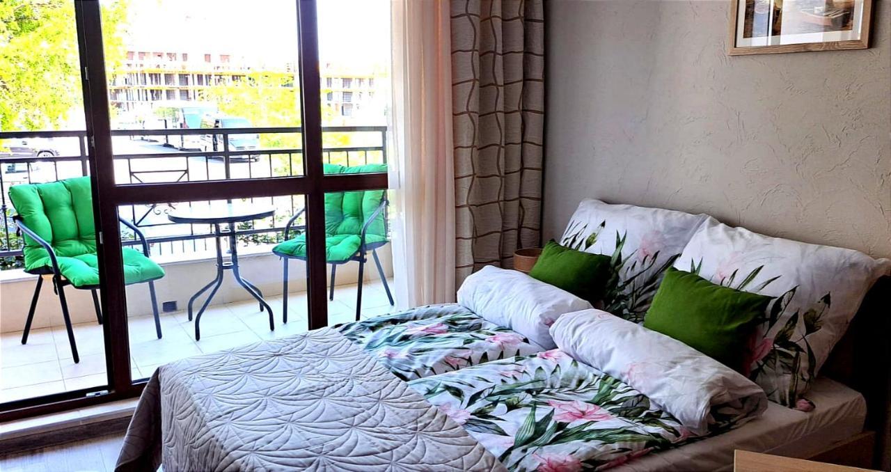 Patrick'S Apartments - Sorrento Sole Mare, Sveti Vlas Bagian luar foto
