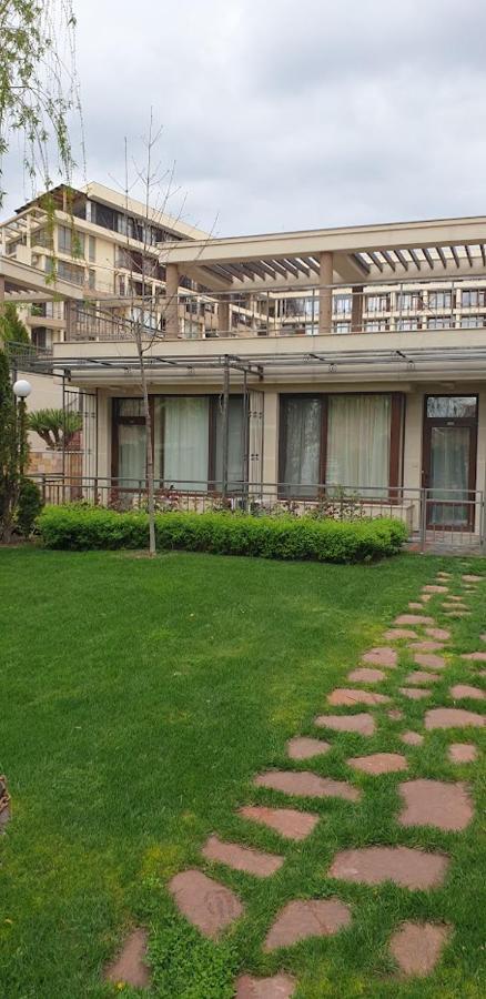 Patrick'S Apartments - Sorrento Sole Mare, Sveti Vlas Bagian luar foto